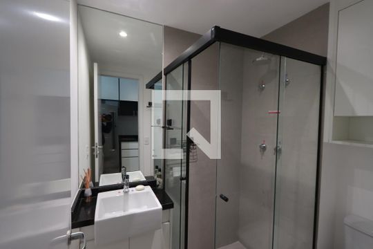 Banheiro de kitnet/studio para alugar com 1 quarto, 25m² em Paraíso, São Paulo