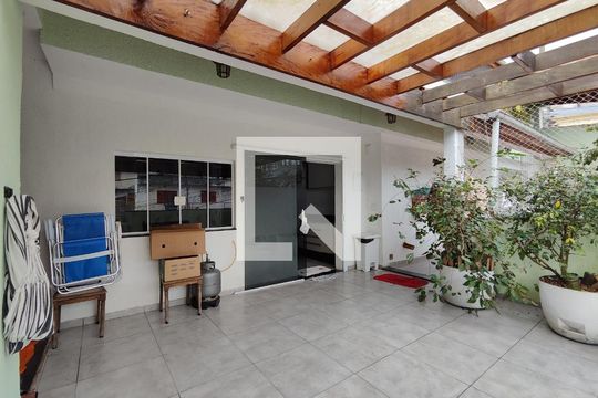 Quintal de casa para alugar com 2 quartos, 90m² em Parque Sao Francisco, Ferraz de Vasconcelos