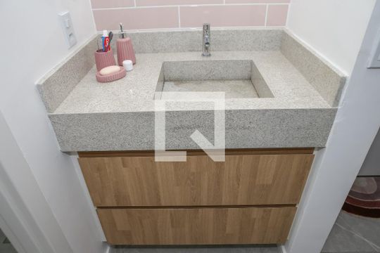 Banheiro de apartamento à venda com 2 quartos, 34m² em Várzea da Barra Funda, São Paulo