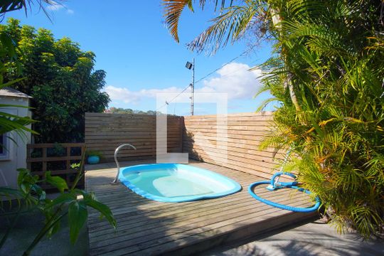 Piscina de casa à venda com 2 quartos, 120m² em Bom Jesus, Porto Alegre
