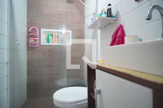Banheiro  de casa à venda com 2 quartos, 120m² em Bom Jesus, Porto Alegre