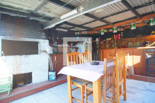 Churrasqueira de casa à venda com 2 quartos, 120m² em Bom Jesus, Porto Alegre