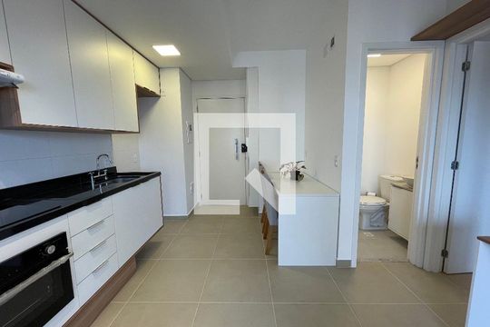 Sala/Cozinha de apartamento para alugar com 1 quarto, 35m² em Vila Yara, São Paulo