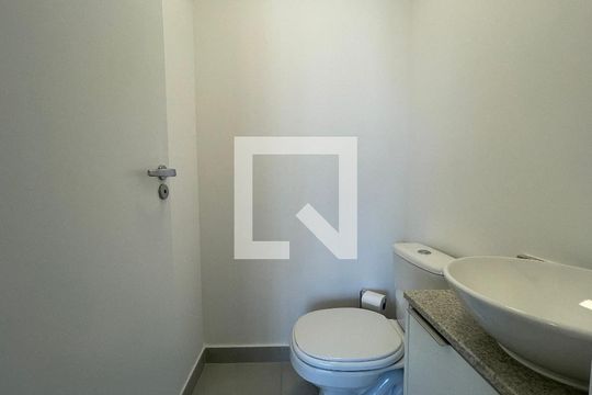 Banheiro de apartamento para alugar com 1 quarto, 35m² em Vila Yara, São Paulo