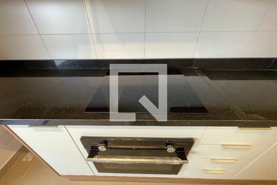 Cozinha de apartamento para alugar com 1 quarto, 35m² em Vila Yara, São Paulo