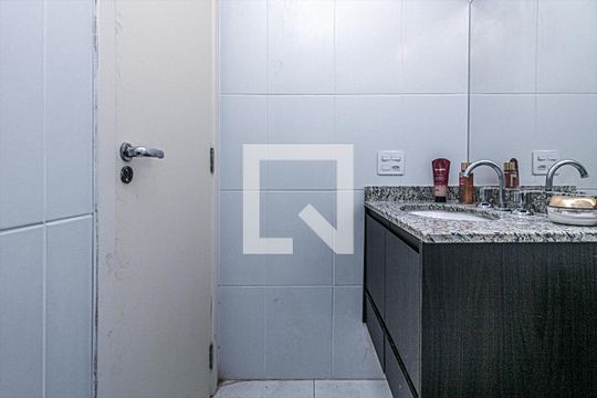 Banheiro de kitnet/studio à venda com 1 quarto, 27m² em Aclimação, São Paulo