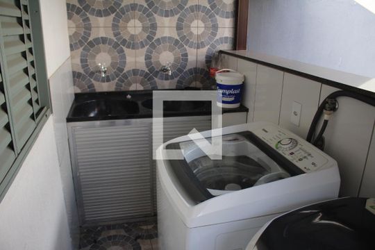 Área de Serviço de casa para alugar com 4 quartos, 167m² em Eldorado, Contagem