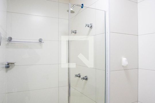 Banheiro de apartamento à venda com 2 quartos, 45m² em Centro, Diadema