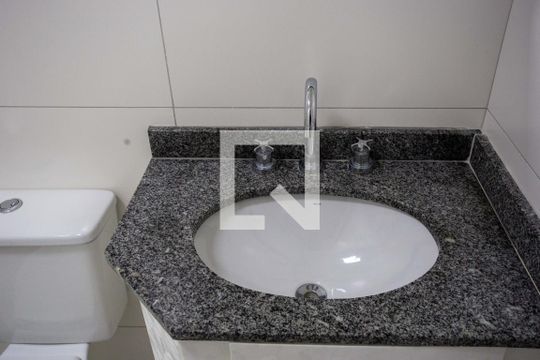 Banheiro de apartamento à venda com 2 quartos, 45m² em Centro, Diadema