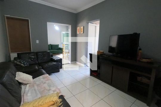 Casa à venda com 2 quartos, 90m² em Centro, Betim