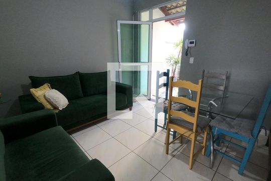 Sala de casa à venda com 2 quartos, 90m² em Centro, Betim
