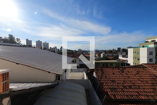 vista/quarto 1 de casa à venda com 2 quartos, 90m² em Centro, Betim