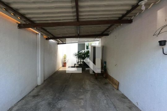 Garagem de casa à venda com 2 quartos, 90m² em Centro, Betim