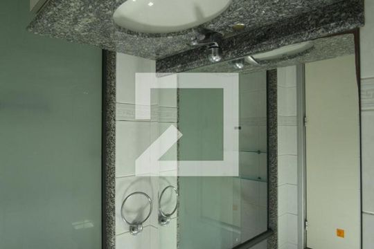 Banheiro de apartamento à venda com 3 quartos, 80m² em Jardim Londrina, São Paulo