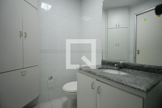 Banheiro de apartamento à venda com 3 quartos, 80m² em Jardim Londrina, São Paulo
