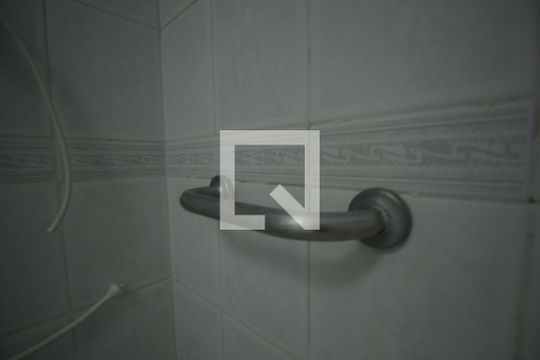 Banheiro de apartamento à venda com 3 quartos, 80m² em Jardim Londrina, São Paulo