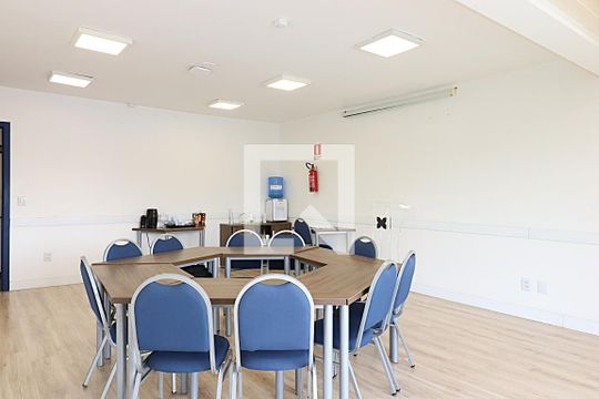 Sala de casa à venda com 3 quartos, 300m² em Boa Vista, Porto Alegre