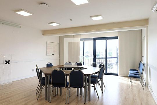 Sala de casa à venda com 3 quartos, 300m² em Boa Vista, Porto Alegre
