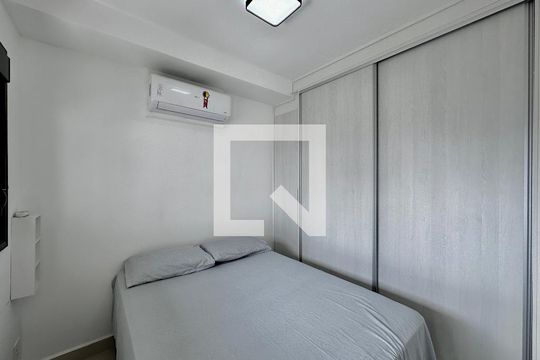 Quarto de kitnet/studio para alugar com 1 quarto, 27m² em Jardim das Acacias, São Paulo