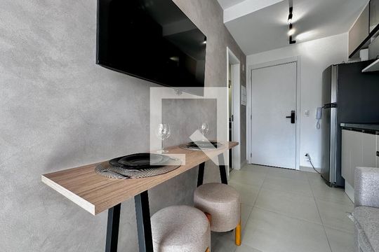 Sala de kitnet/studio para alugar com 1 quarto, 27m² em Jardim das Acacias, São Paulo