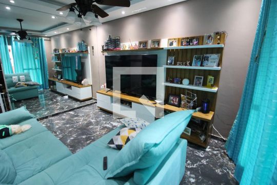 Sala de casa à venda com 3 quartos, 400m² em Novo Osasco, Osasco