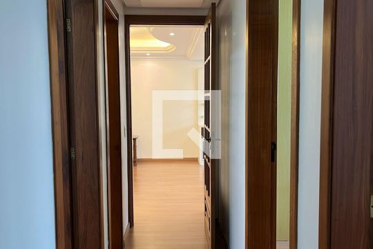 Corredor de apartamento à venda com 4 quartos, 110m² em Centro, Canoas
