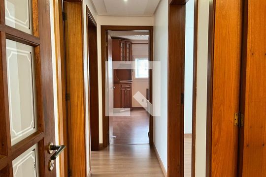 Corredor de apartamento à venda com 4 quartos, 110m² em Centro, Canoas