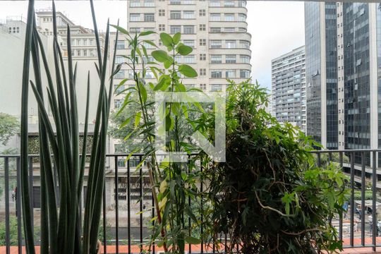 Sacada de apartamento à venda com 4 quartos, 208m² em Bela Vista, São Paulo
