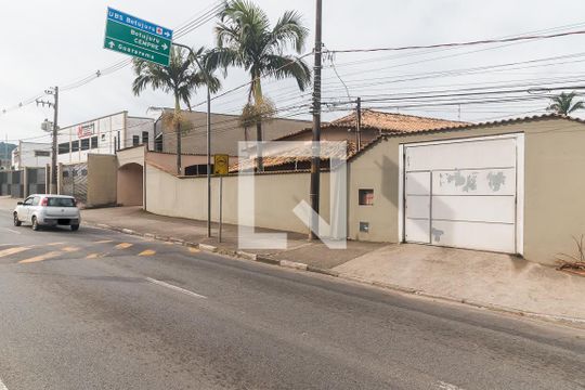Fachada de casa para alugar com 3 quartos, 500m² em Botujuru, Mogi das Cruzes