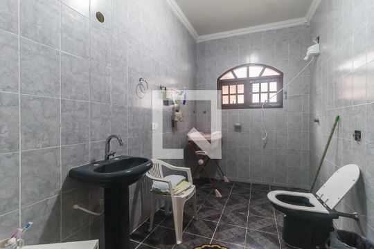 Banheiro de casa para alugar com 3 quartos, 500m² em Botujuru, Mogi das Cruzes