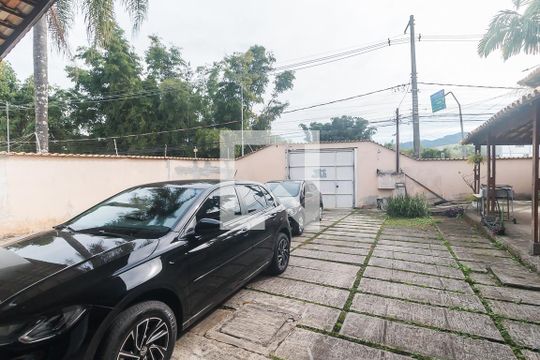 Garagem de casa para alugar com 3 quartos, 500m² em Botujuru, Mogi das Cruzes