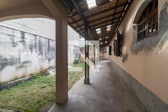 Varanda de casa para alugar com 3 quartos, 500m² em Botujuru, Mogi das Cruzes
