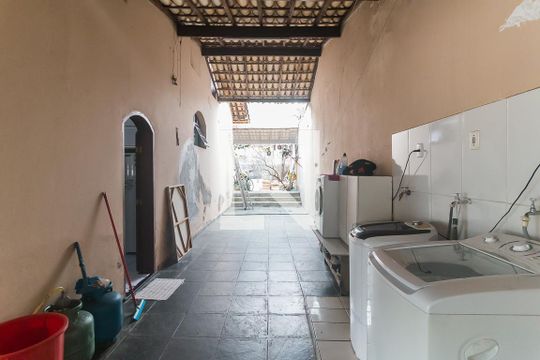 Área de Serviço de casa para alugar com 3 quartos, 500m² em Botujuru, Mogi das Cruzes