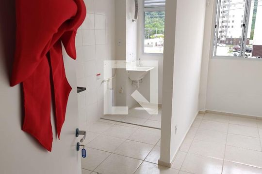 Entrada de apartamento à venda com 2 quartos, 50m² em Camorim, Rio de Janeiro