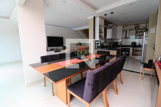 Sala de casa à venda com 4 quartos, 600m² em Tauá, Rio de Janeiro