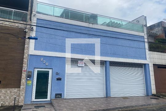 Fachada de casa à venda com 4 quartos, 600m² em Tauá, Rio de Janeiro