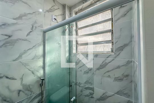 Banheiro de kitnet/studio para alugar com 1 quarto, 28m² em Flamengo, Rio de Janeiro
