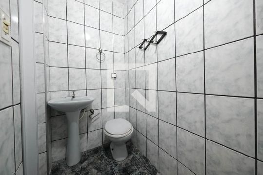 Banheiro de casa para alugar com 1 quarto, 30m² em Vila Robertina, São Paulo