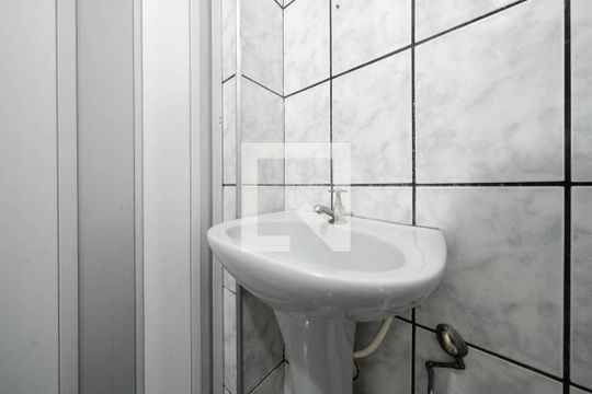 Banheiro de casa para alugar com 1 quarto, 30m² em Vila Robertina, São Paulo