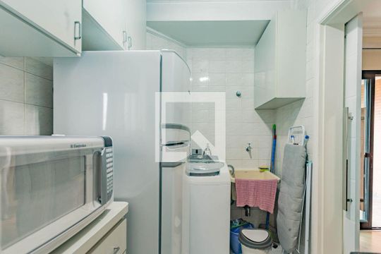 Cozinha de apartamento para alugar com 1 quarto, 42m² em Aclimação, São Paulo