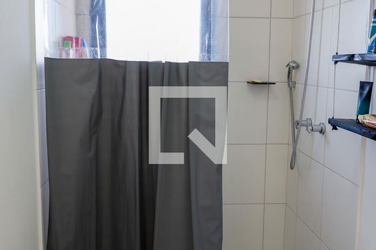 Banheiro da Suíte 2 de apartamento para alugar com 2 quartos, 55m² em São Pedro, Osasco