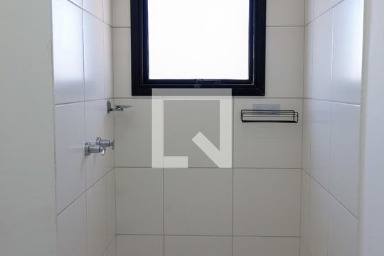 Banheiro de apartamento para alugar com 2 quartos, 55m² em São Pedro, Osasco