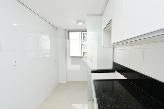Cozinha de apartamento para alugar com 2 quartos, 67m² em Carmo, Belo Horizonte