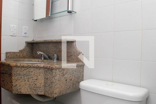 Banheiro de kitnet/studio à venda com 1 quarto, 38m² em Floresta, Porto Alegre