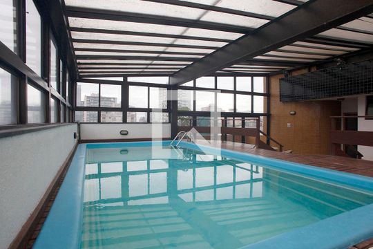 Área Comum - Piscina de kitnet/studio à venda com 1 quarto, 38m² em Floresta, Porto Alegre
