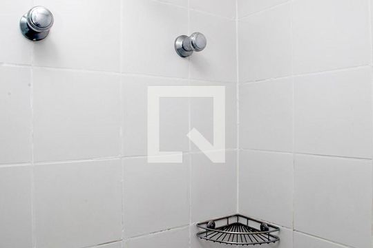 Banheiro de kitnet/studio à venda com 1 quarto, 38m² em Floresta, Porto Alegre