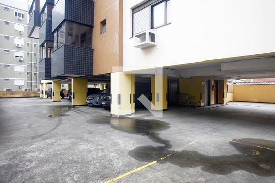 Área Comum - Estacionamento (rotativo) de kitnet/studio à venda com 1 quarto, 38m² em Floresta, Porto Alegre