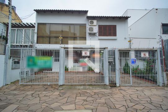 Fachada de casa à venda com 5 quartos, 345m² em Higienópolis, Porto Alegre