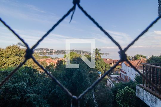 Vista de casa à venda com 3 quartos, 632m² em Vila Assunção, Porto Alegre