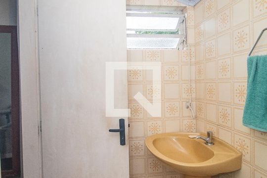 Banheiro 3 de casa à venda com 6 quartos, 408m² em Cristal, Porto Alegre